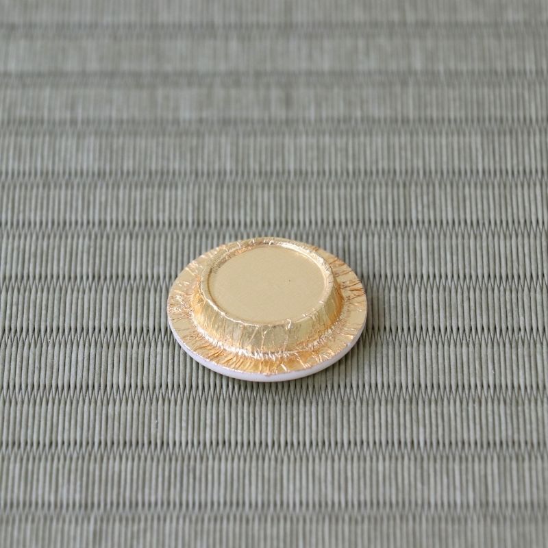 Back of a gold-colored Lacto resin lid for a Japanese tea caddy