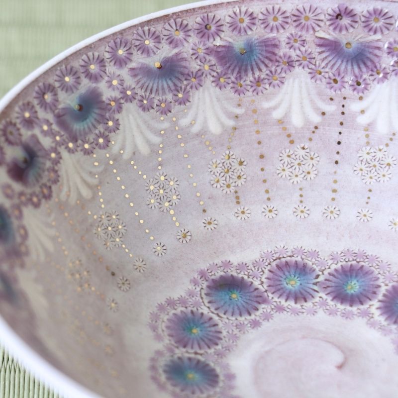 Close-up of the foot and underside of the handcrafted Morisato Touraku Hira Chawan