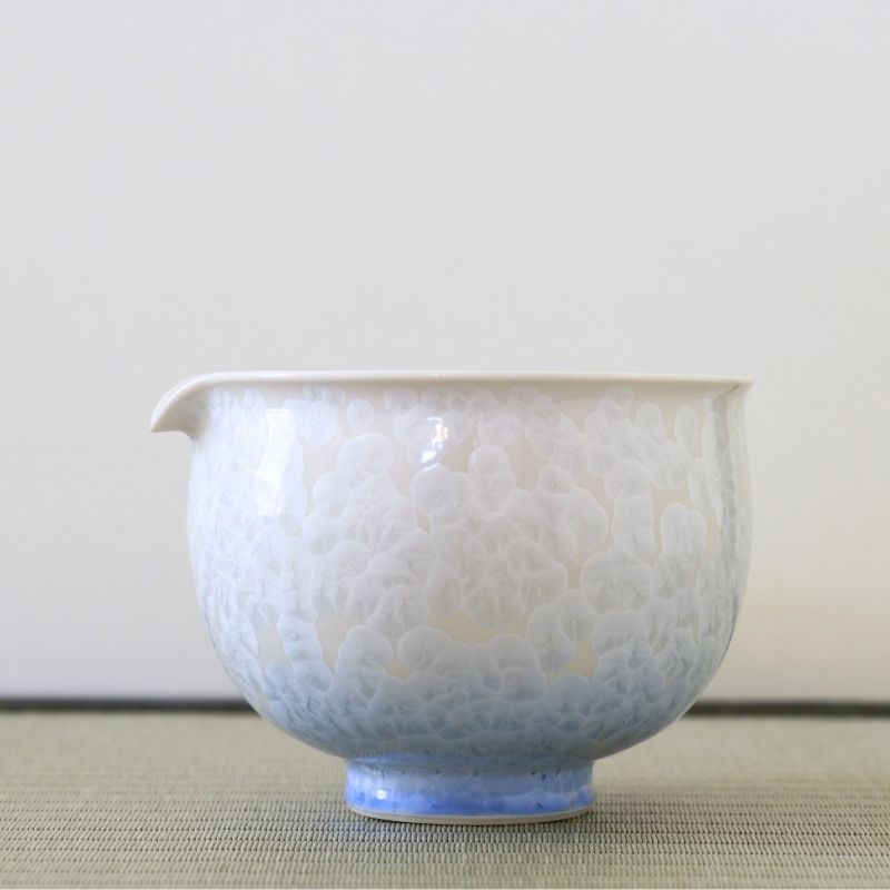 Tōan katakuchi matcha latte pouring bowl featuring a blue and white gradation Hana-Kesshō flower crystal glaze with delicate pale crystalline patterns