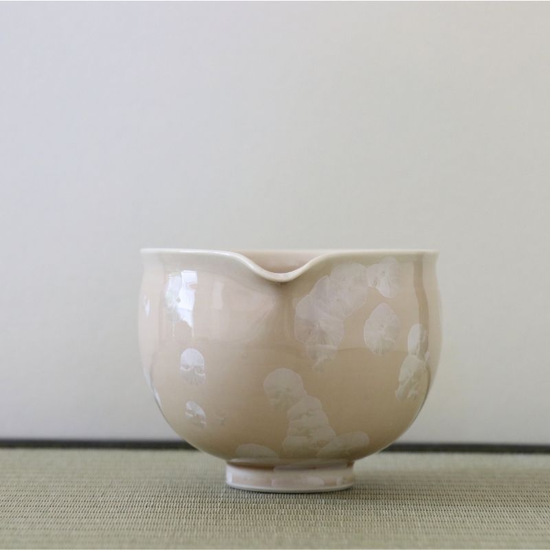 Spout view of the Tōan natural beige katakuchi matcha latte bowl highlighting the pouring lip and pale crystalline patterns across the beige glaze