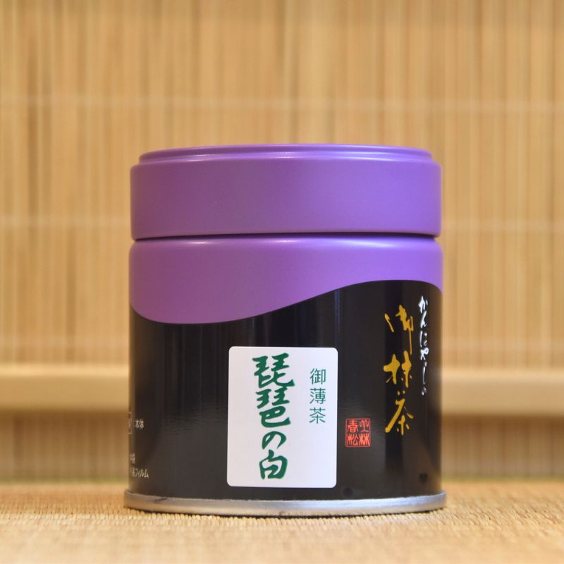 A can of Biwa no Shiro Ceremonial Grade Matcha by Kanbayashi_Shunsho with Japanese characters displayed on the label.