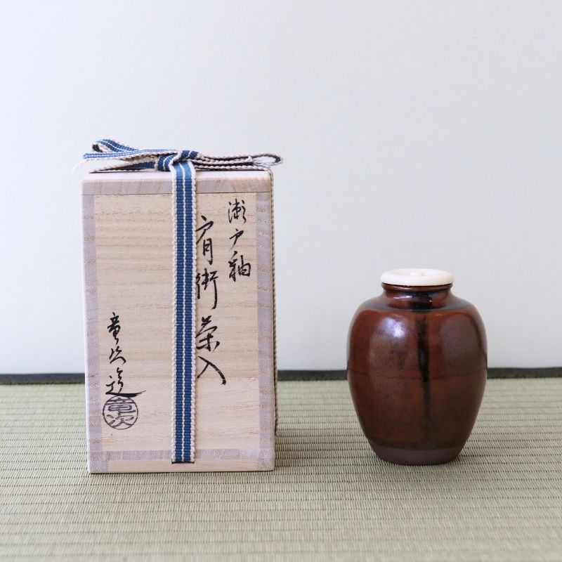 Seto glazed Katatsuki chaire with traditional paulownia wood box