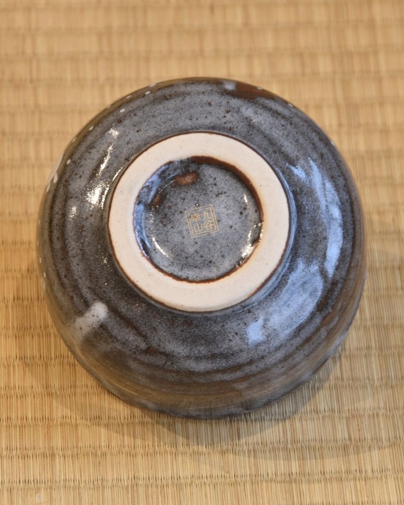 Bottom of a Kutani ware matcha bowl