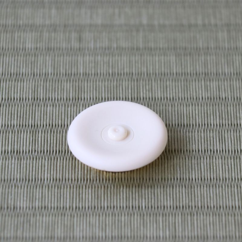 Lacto resin lid for a Japanese tea caddy