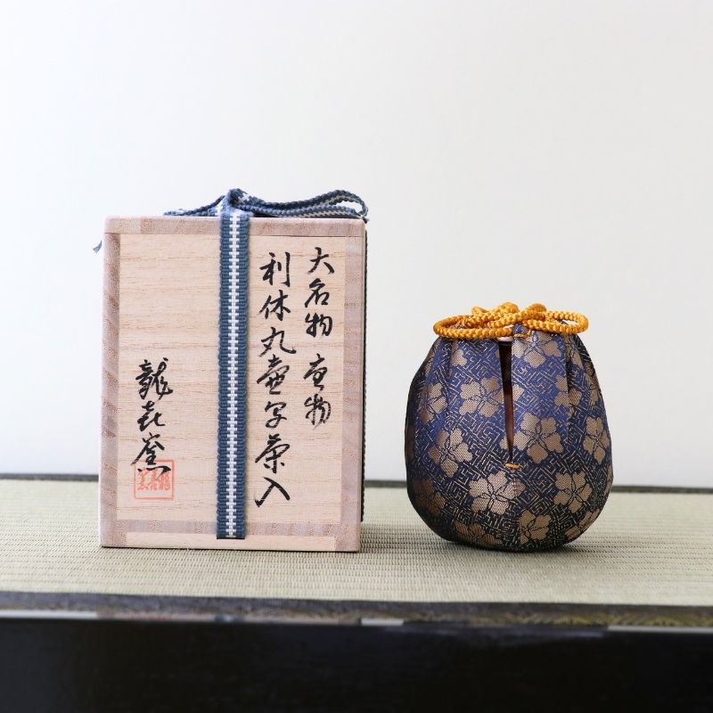Ryuki Kiln Rikyu Marutsubo Utsushi Chaire for Koicha (thick tea) in the Japanese tea ceremony, presented with a paulownia wood storage box.