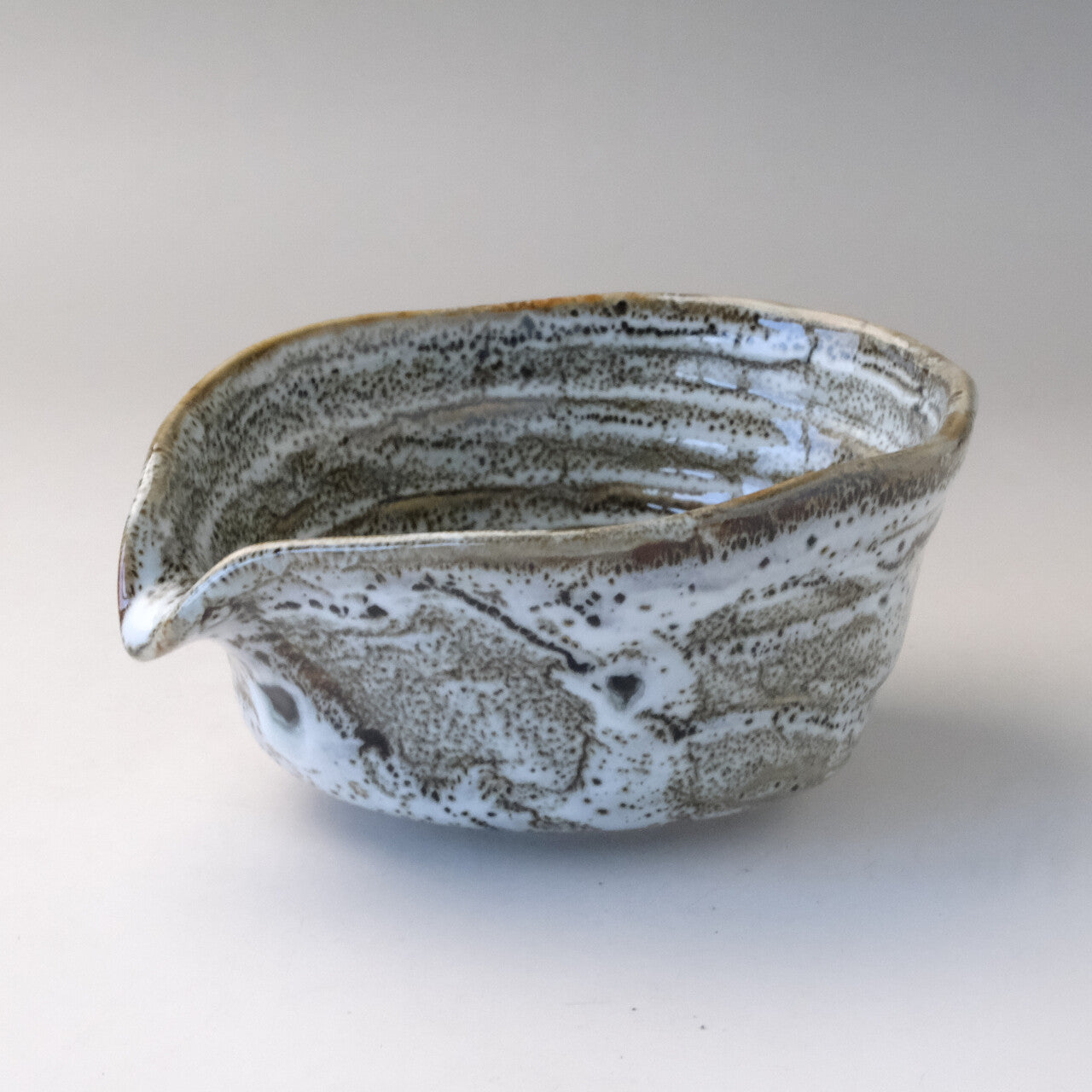 Gray & White Katakuchi Matcha Bowl | Japanese Mino Ware – Nara Tea Co.