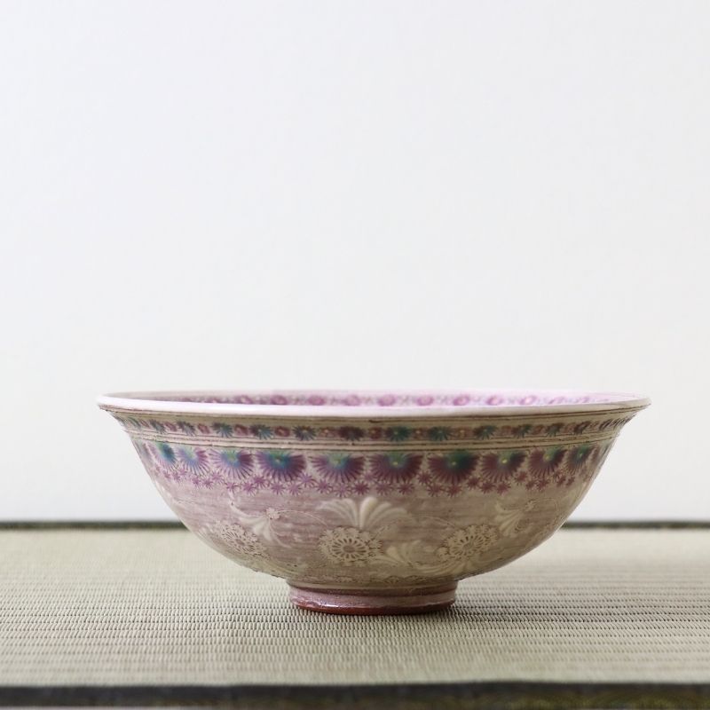 Side view of the Morisato Touraku purple floral Hira Chawan showing its wide shallow profile and decorated rim