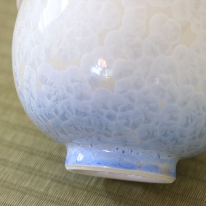 Close-up of the Tōan katakuchi bowl showing the blue glazed foot and the transition from pale blue to white Hana-Kesshō flower crystal glaze