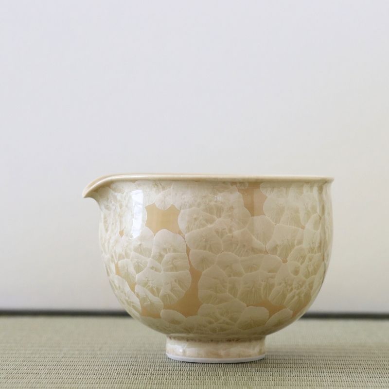 Tōan katakuchi matcha latte pouring bowl featuring a warm golden Hana-Kesshō flower crystal glaze with soft cream crystalline patterns