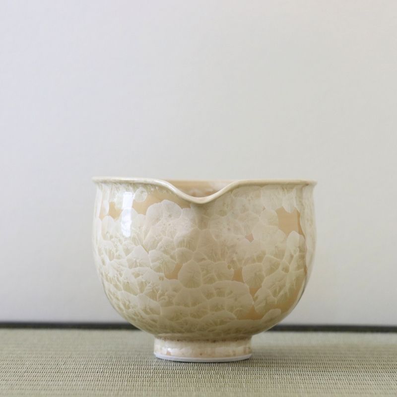 Spout view of the Tōan golden flower katakuchi matcha latte bowl highlighting the pouring lip and warm gold and cream flower crystal glaze patterns
