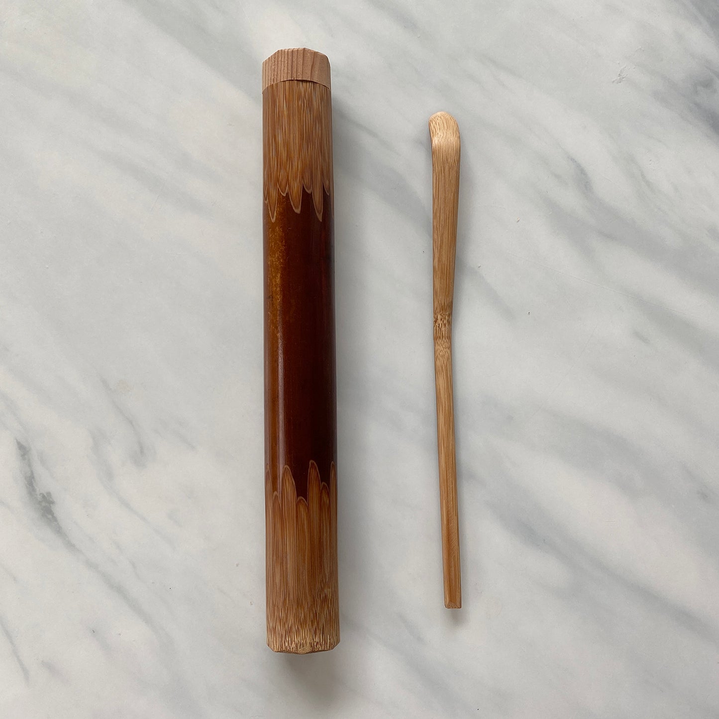 Susudake Chashaku, Set of Smoke Bamboo Matcha Scoop ＆ Case l 高山茶筅 煤竹 茶杓 茶筒 セット
